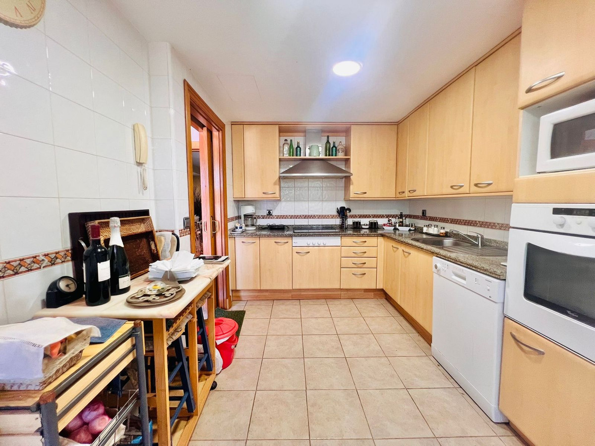 3 Bedroom Villa for Sale in The Golden Mile — 9