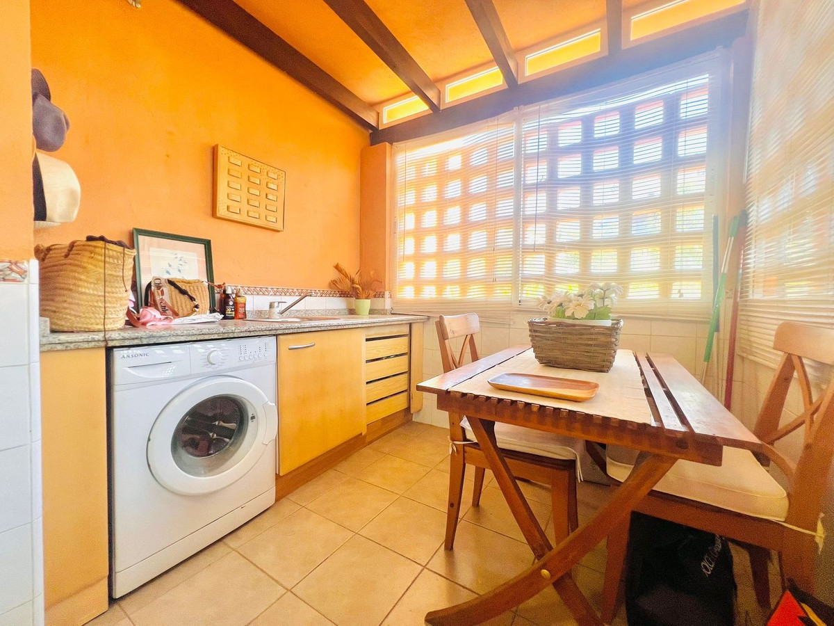 3 Bedroom Villa for Sale in The Golden Mile — view 10
