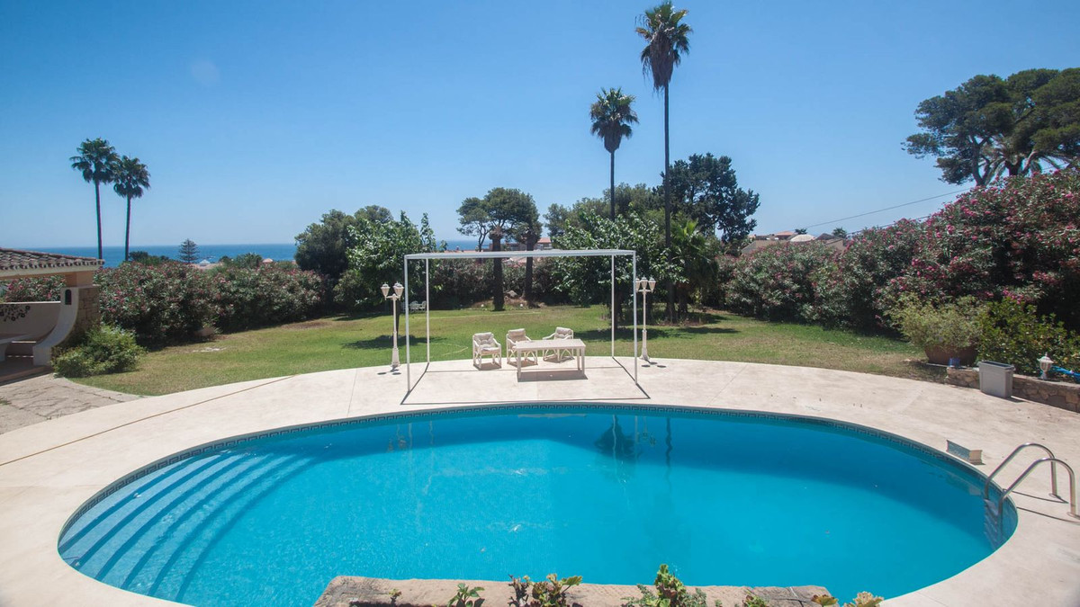 4 Bedroom Villa for Sale in Estepona — 5