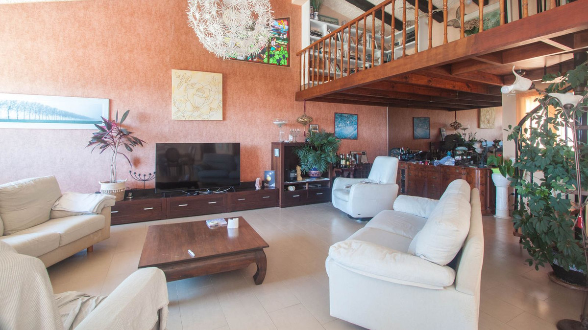 4 Bedroom Villa for Sale in Estepona — 6
