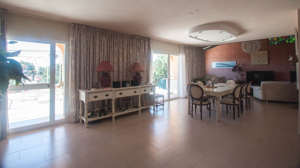 4 Bedroom Villa for Sale in Estepona — 7