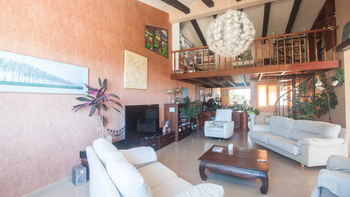 4 Bedroom Villa for Sale in Estepona — 8