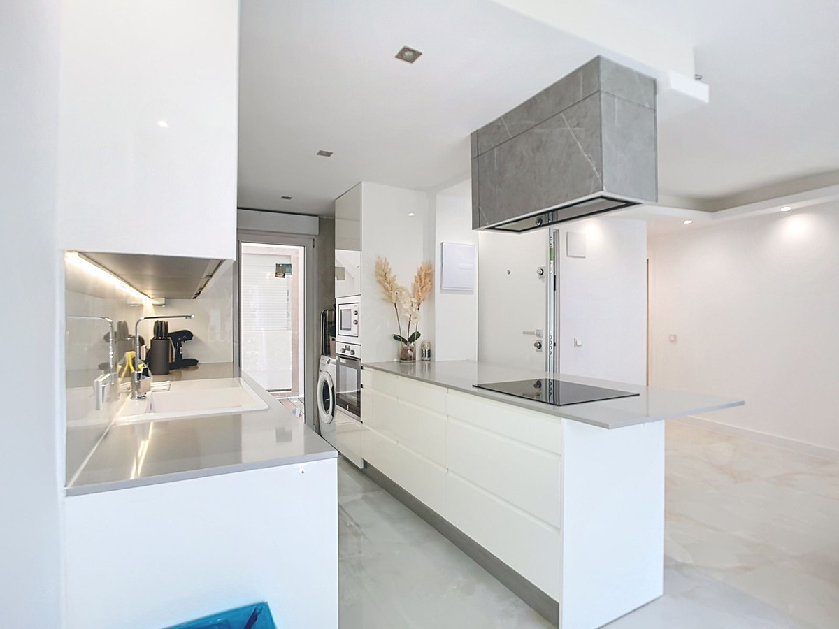 3 Bedroom Apartment for Sale in Estepona — 2