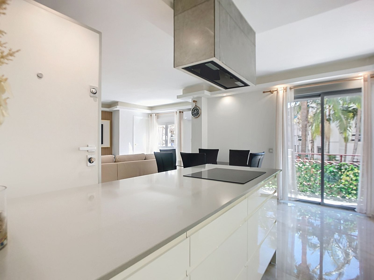 3 Bedroom Apartment for Sale in Estepona — 3