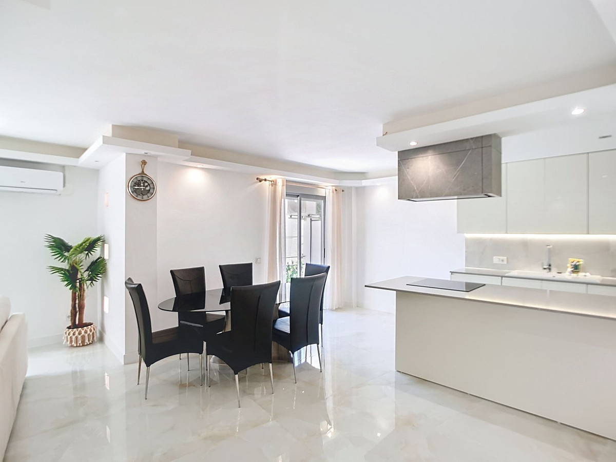 3 Bedroom Apartment for Sale in Estepona — 5