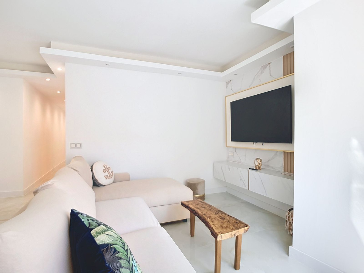 3 Bedroom Apartment for Sale in Estepona — 6