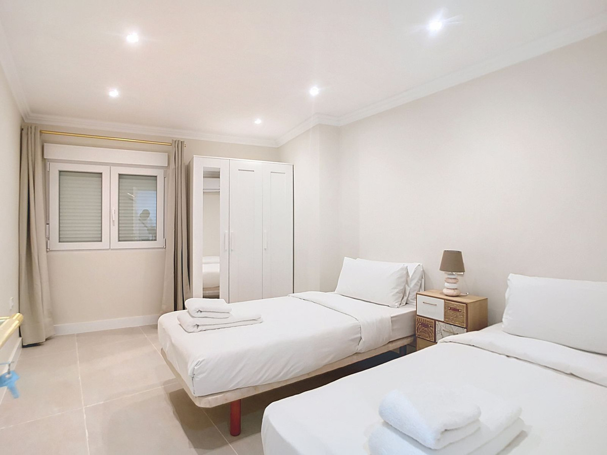3 Bedroom Apartment for Sale in Estepona — 8
