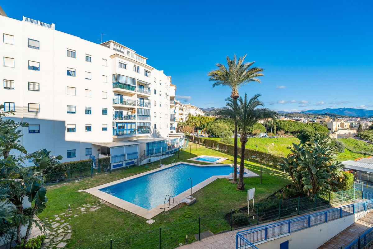 3 Bedroom Apartment for Sale in Estepona