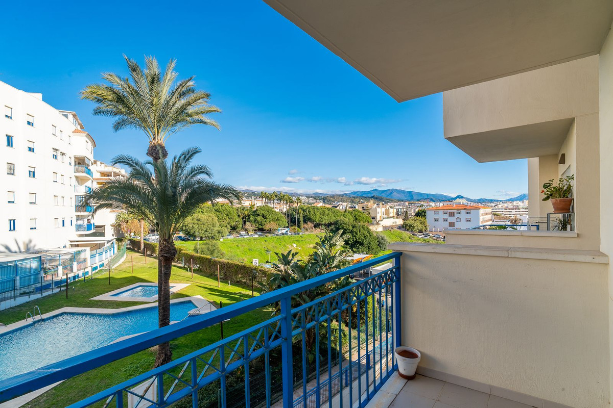 3 Bedroom Apartment for Sale in Estepona — 2