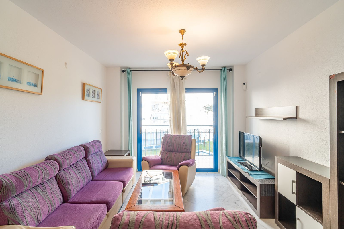 3 Bedroom Apartment for Sale in Estepona — 7
