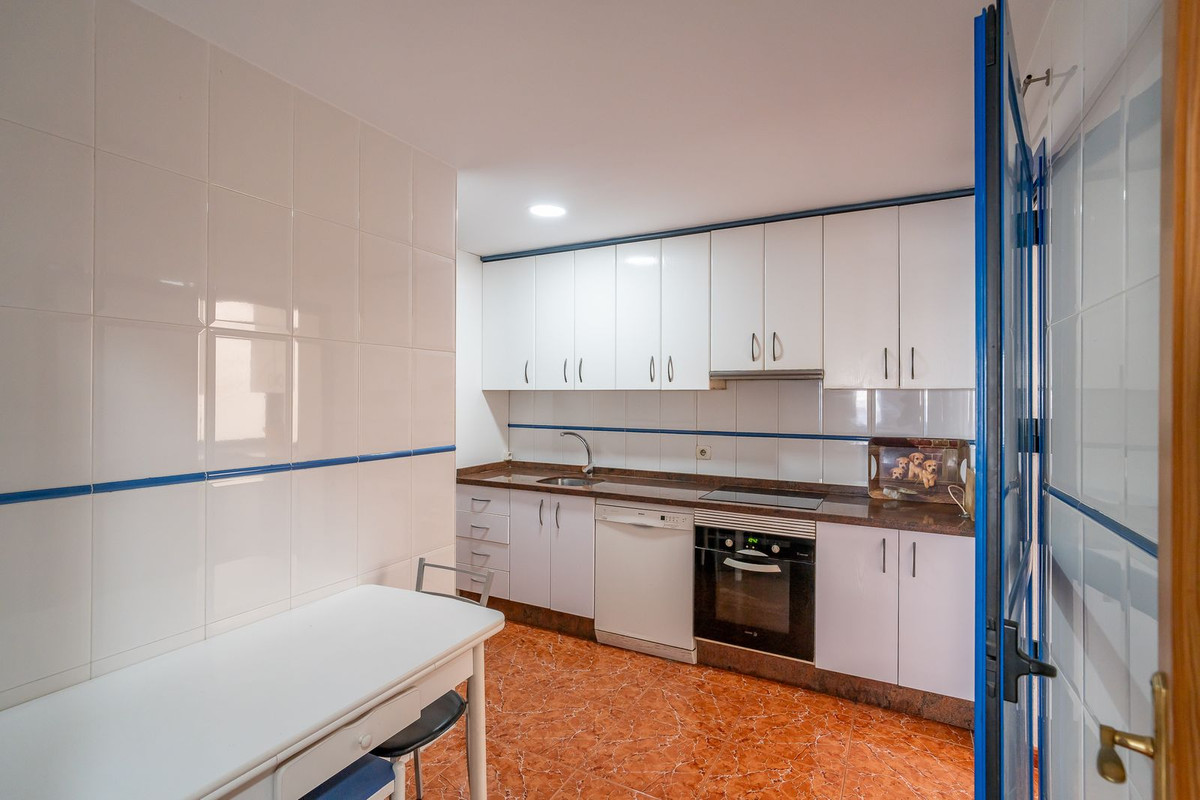 3 Bedroom Apartment for Sale in Estepona — 8