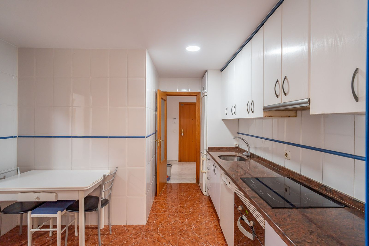 3 Bedroom Apartment for Sale in Estepona — 9