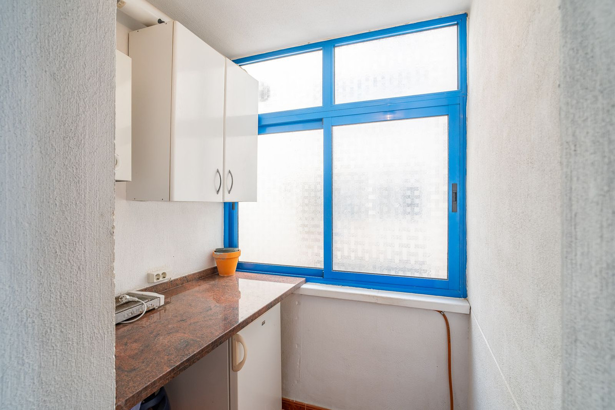 3 Bedroom Apartment for Sale in Estepona — view 10