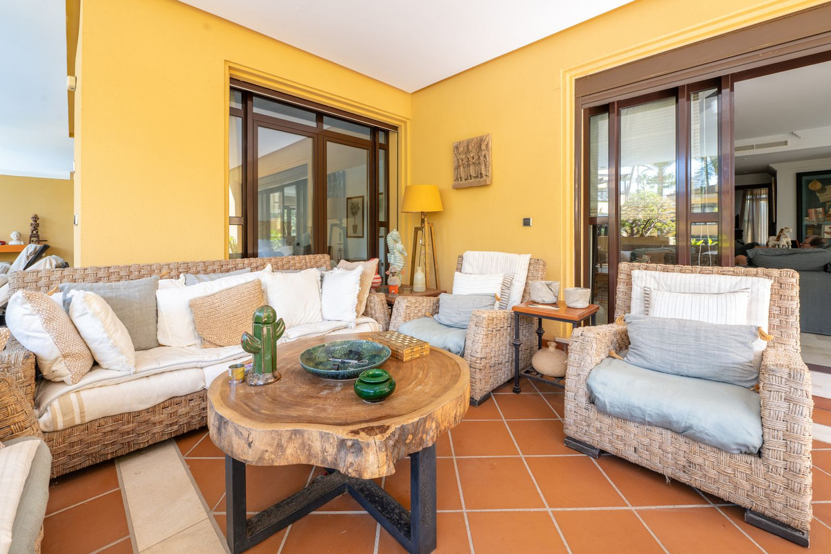 2 Bedroom Apartment for Sale in Puerto Banús — 3