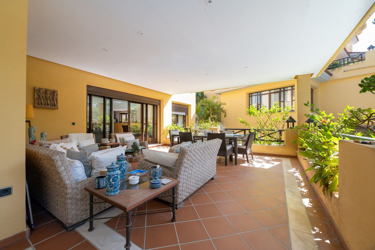 2 Bedroom Apartment for Sale in Puerto Banús — 4