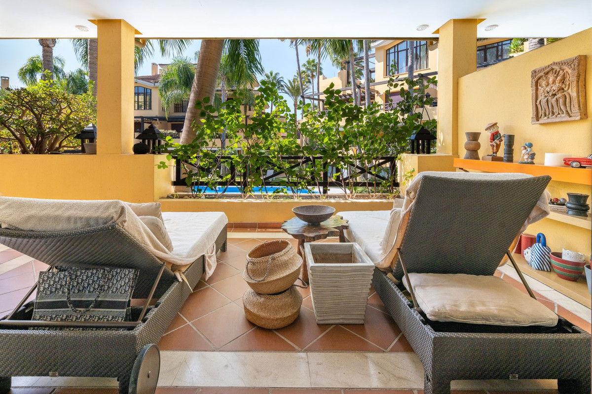 2 Bedroom Apartment for Sale in Puerto Banús — 6