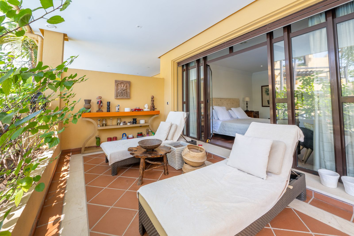 2 Bedroom Apartment for Sale in Puerto Banús — 7