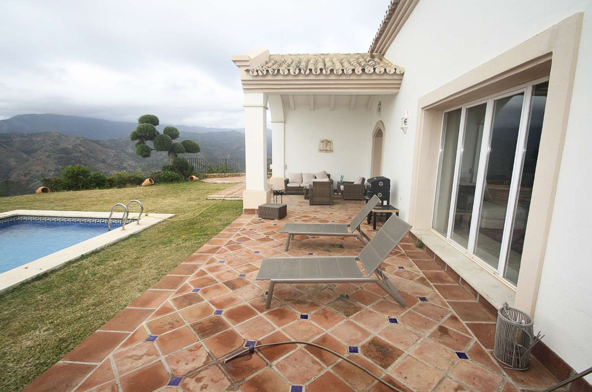 4 Bedroom Villa for Sale in Istán