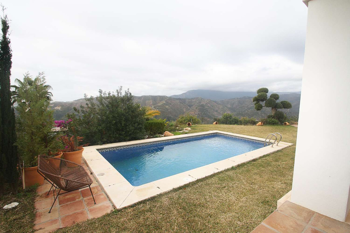4 Bedroom Villa for Sale in Istán — 6