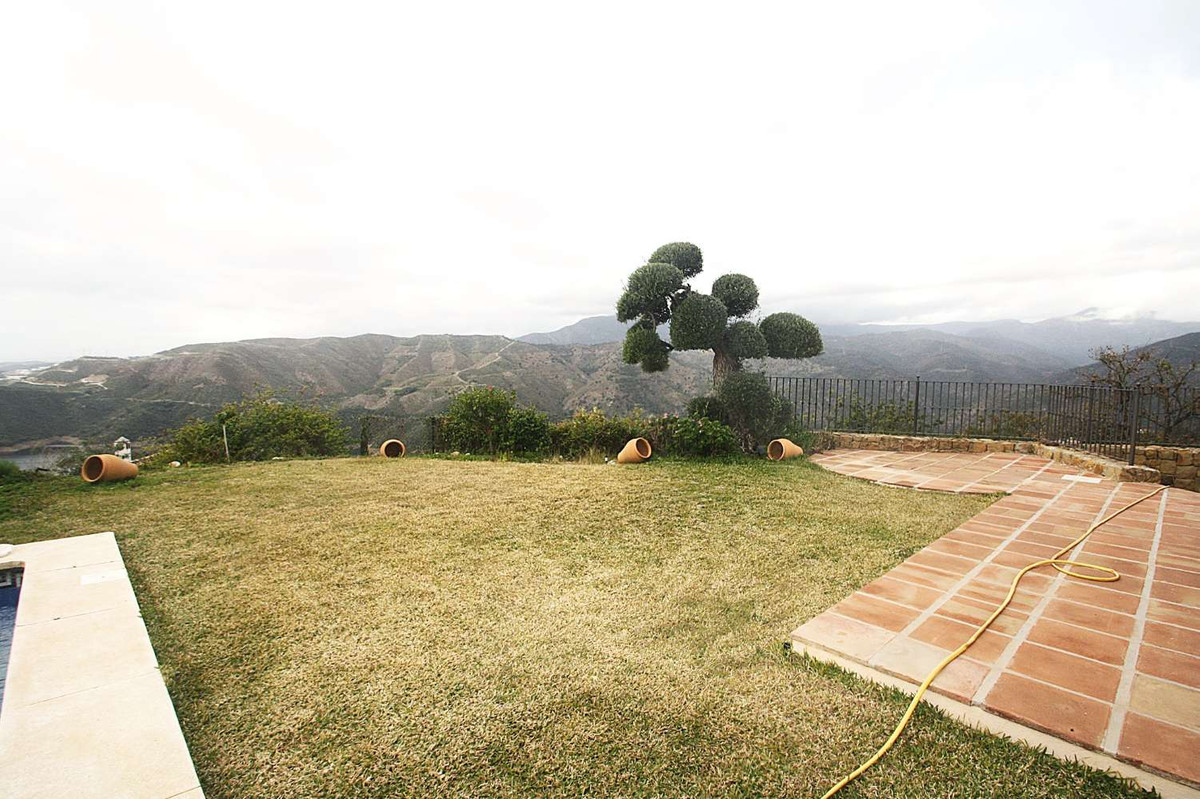 4 Bedroom Villa for Sale in Istán — 7