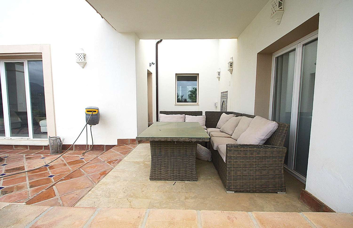 4 Bedroom Villa for Sale in Istán — 8