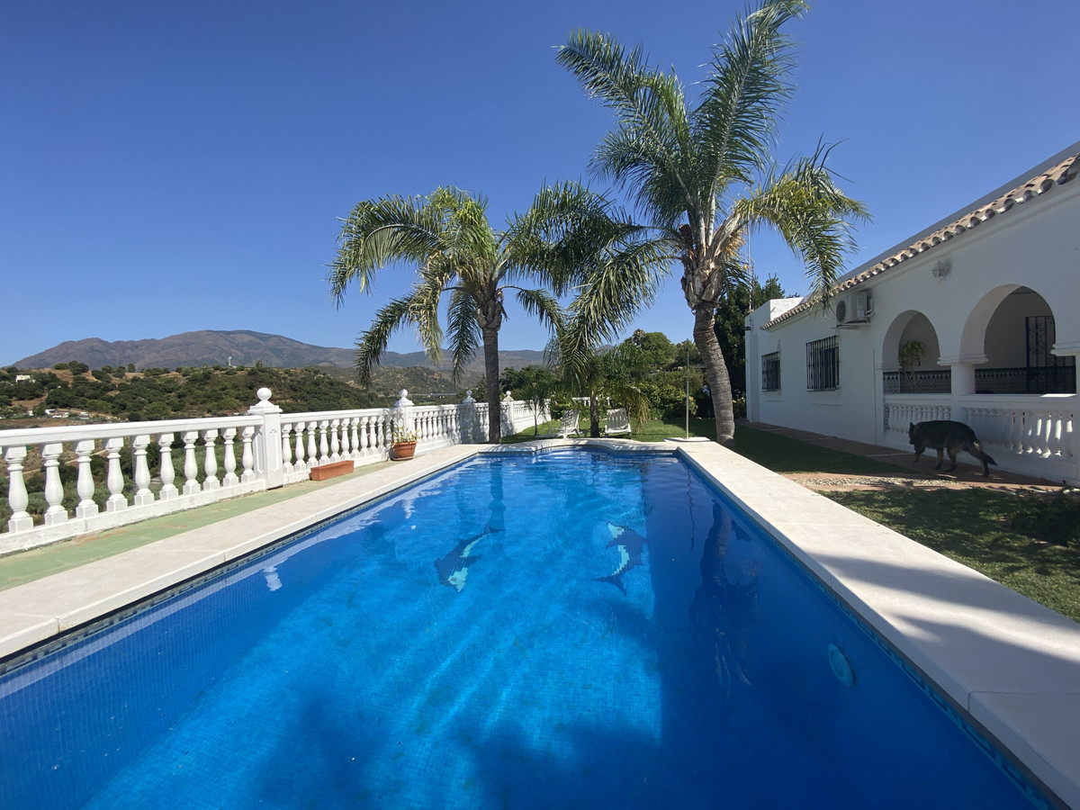 3 Bedroom Villa for Sale in Estepona — 3