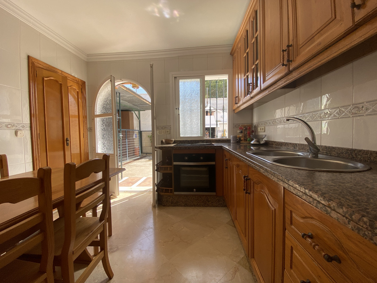 3 Bedroom Villa for Sale in Estepona — 7