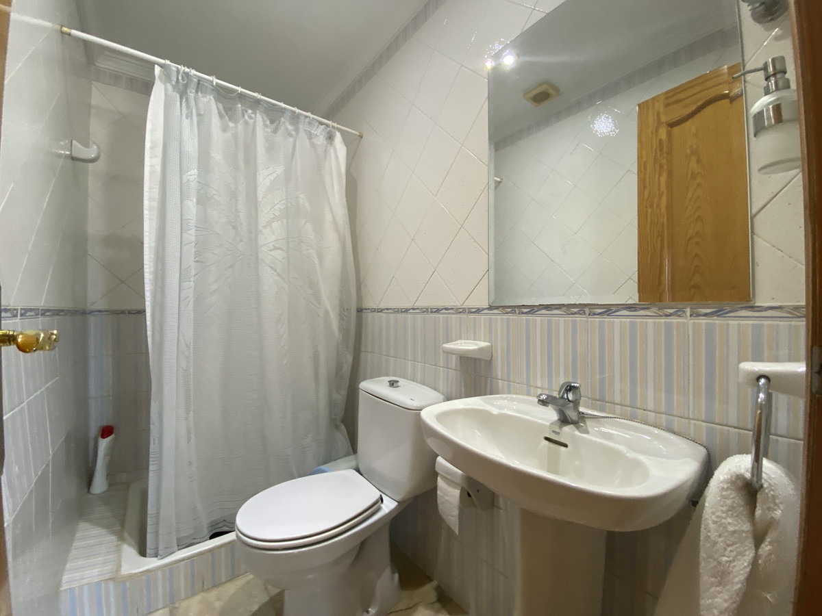 3 Bedroom Villa for Sale in Estepona — view 10
