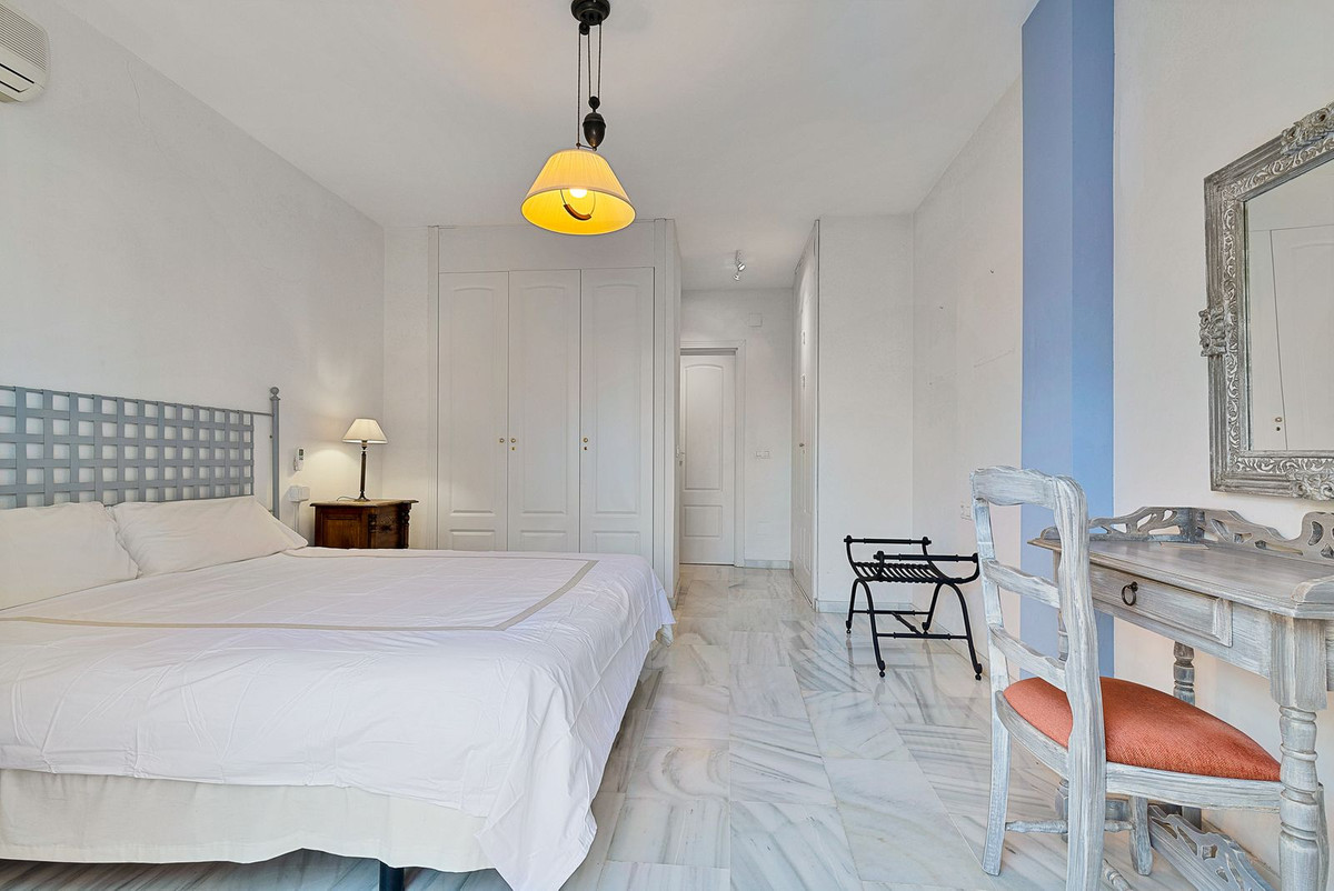 3 Bedroom Villa for Sale in San Pedro de Alcántara — view 10