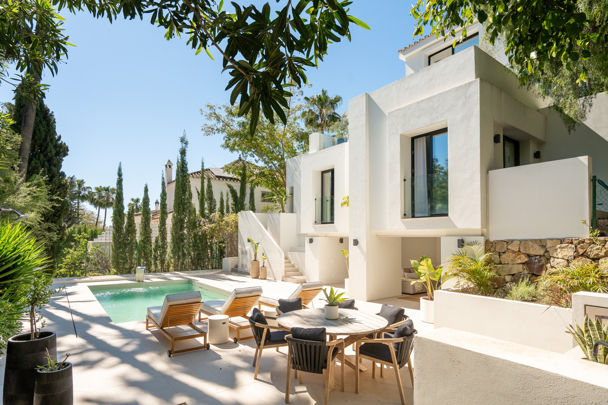 5 Bedroom Villa for Sale in Nueva Andalucía