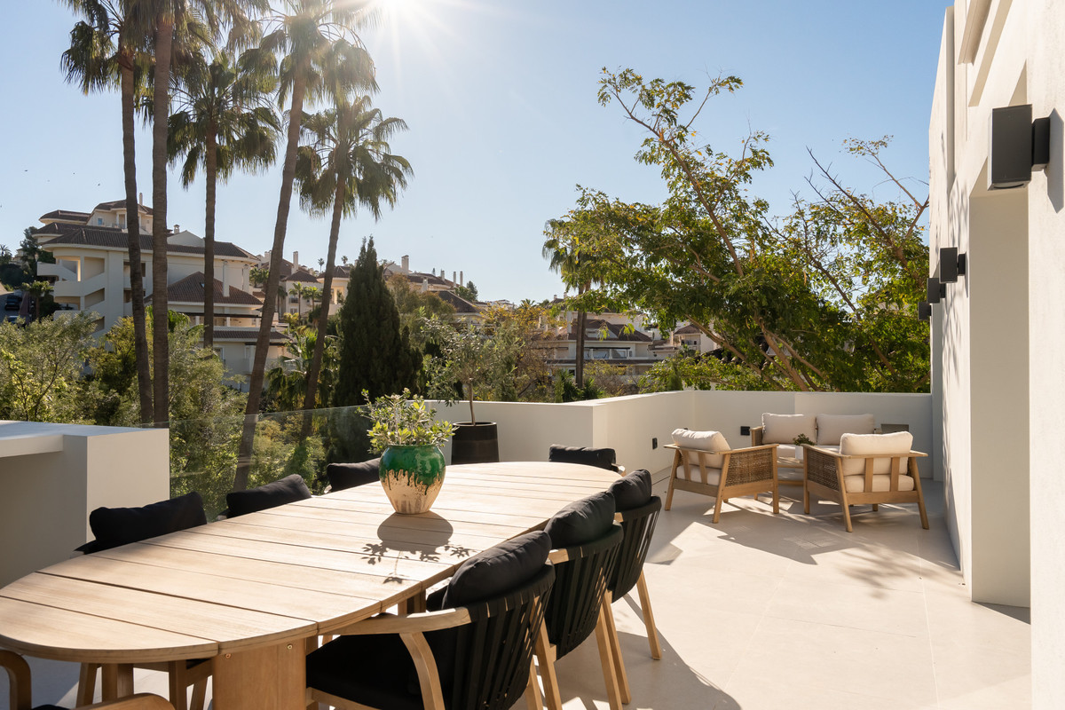 5 Bedroom Villa for Sale in Nueva Andalucía — 3