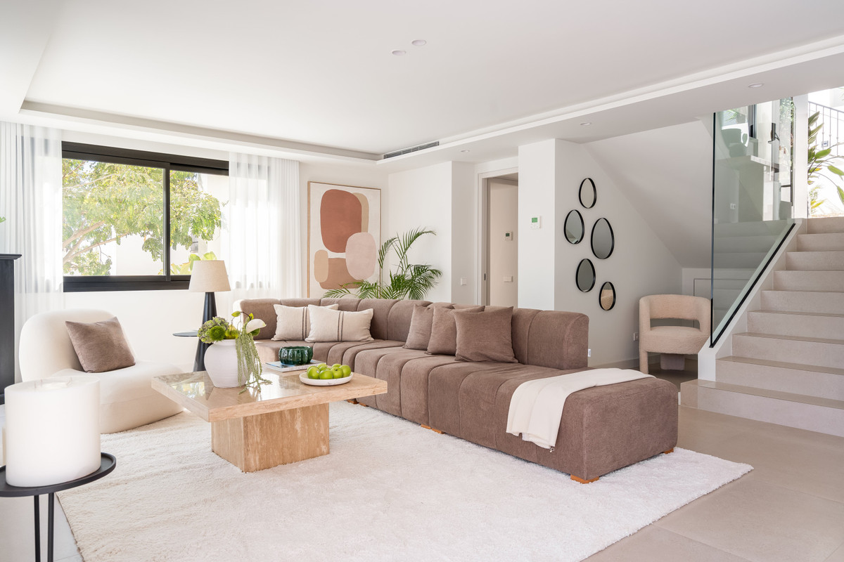 5 Bedroom Villa for Sale in Nueva Andalucía — 5