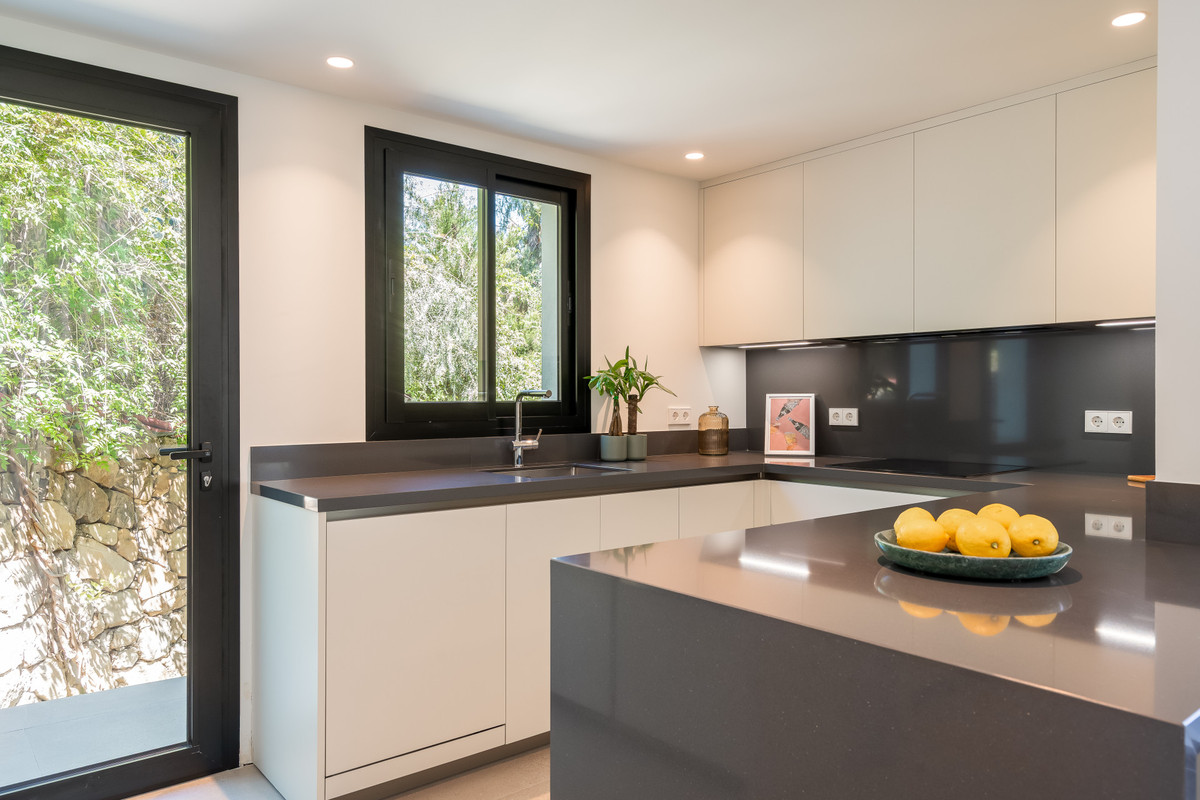 5 Bedroom Villa for Sale in Nueva Andalucía — 9