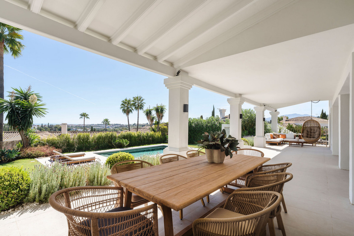 5 Bedroom Villa for Sale in Nueva Andalucía