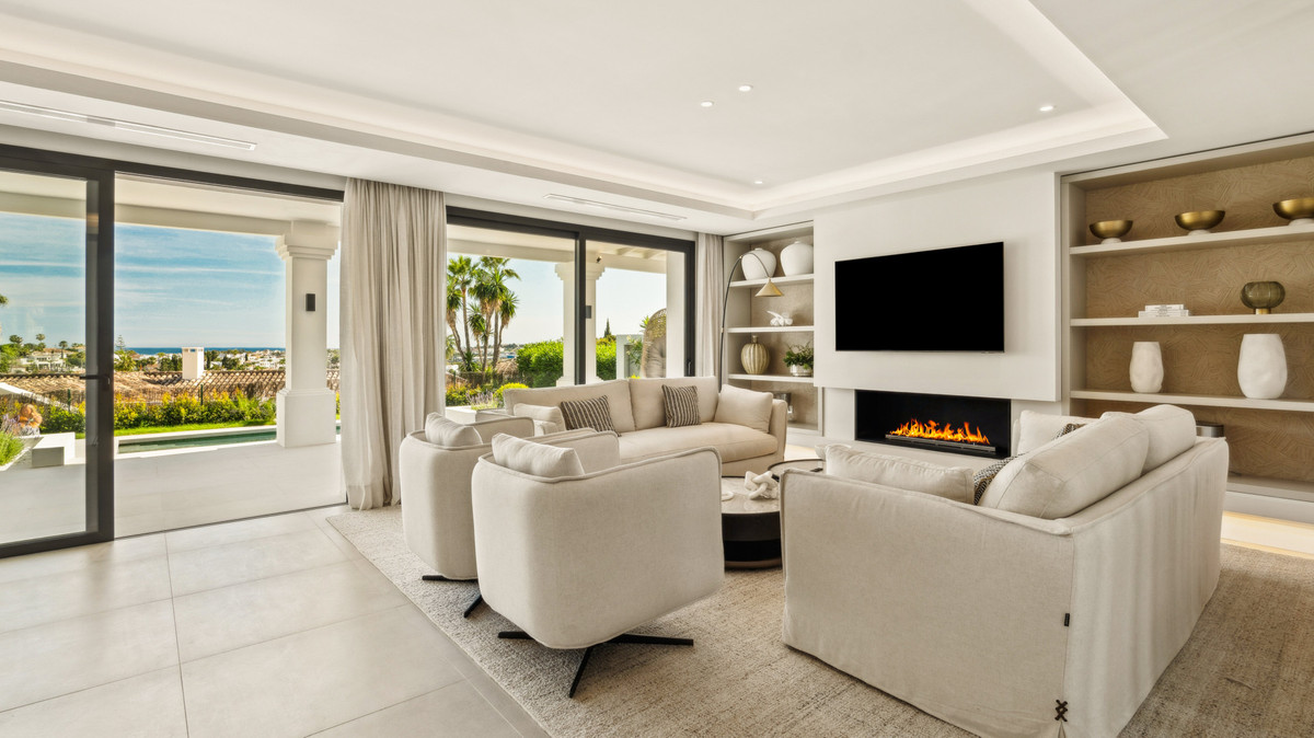 5 Bedroom Villa for Sale in Nueva Andalucía — 5