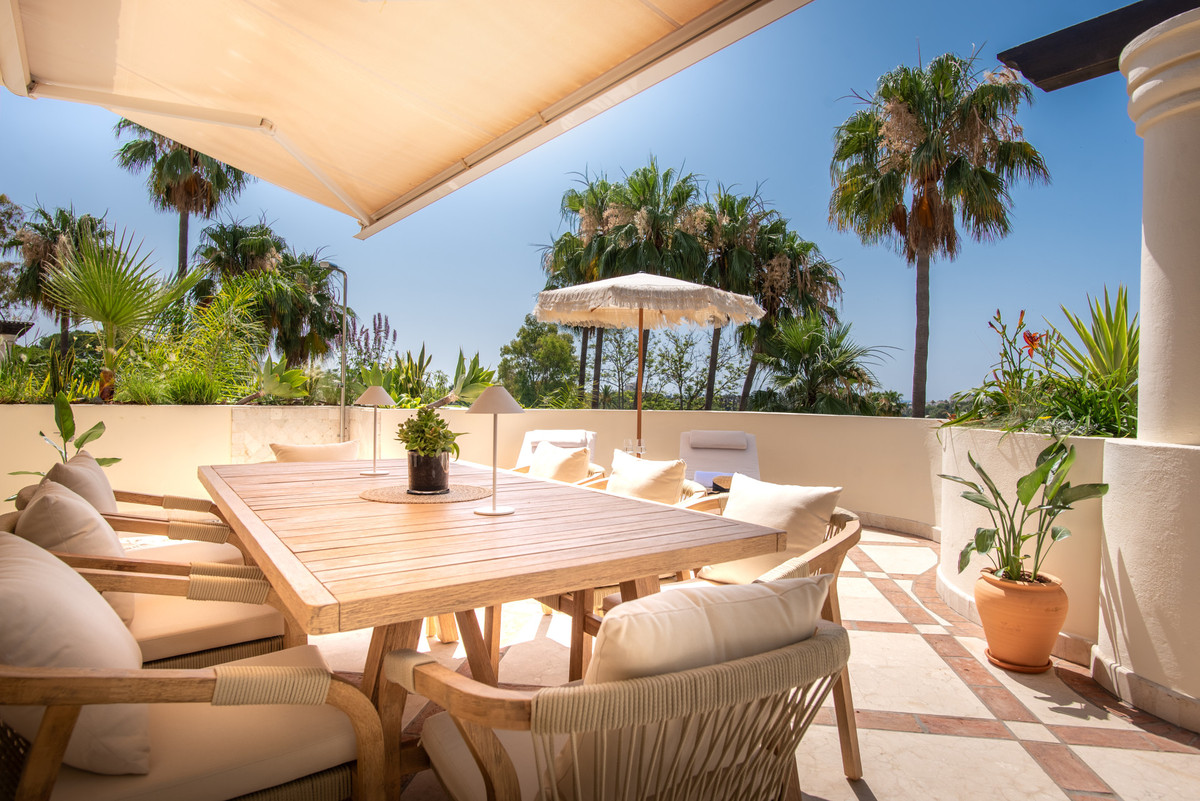 3 Bedroom Apartment for Sale in Nueva Andalucía — 2