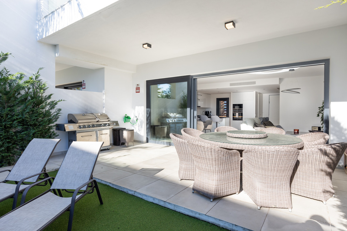 3 Bedroom Villa for Sale in Estepona — 2