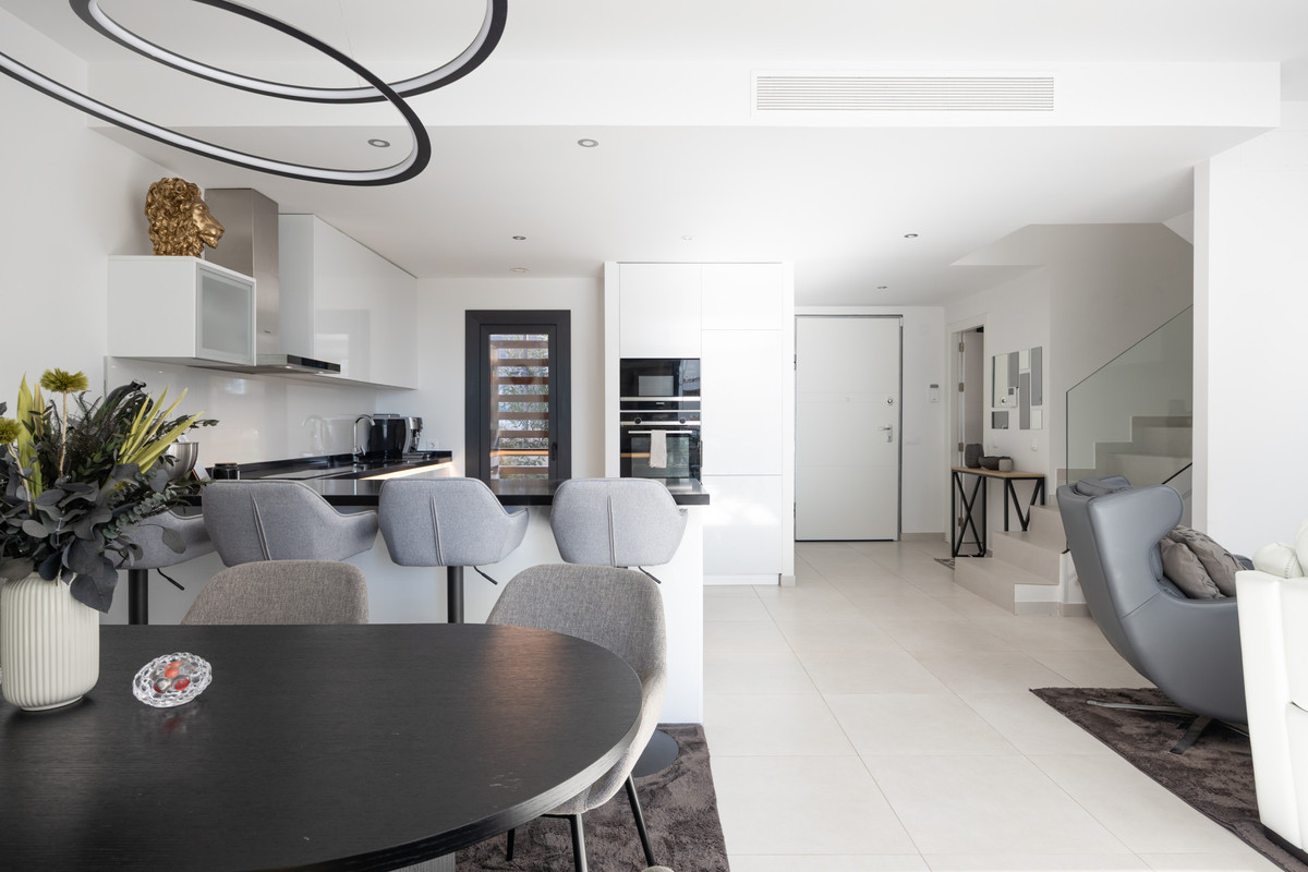 3 Bedroom Villa for Sale in Estepona — 9