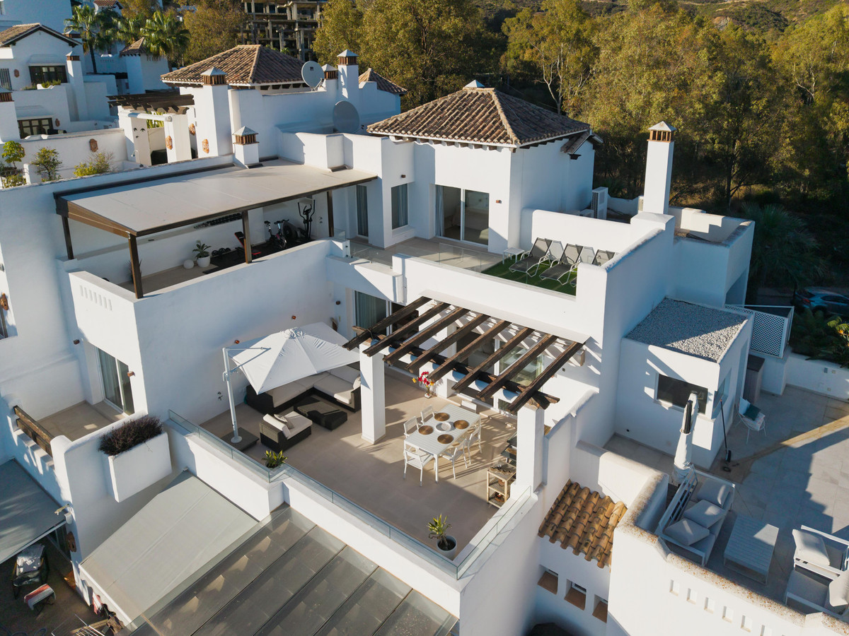 3 Bedroom Apartment for Sale in Nueva Andalucía — 2