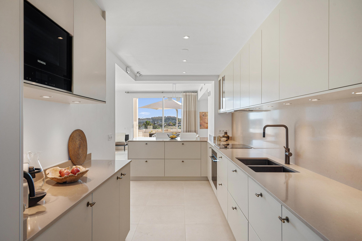 3 Bedroom Apartment for Sale in Nueva Andalucía — 6