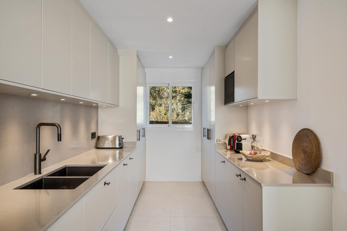 3 Bedroom Apartment for Sale in Nueva Andalucía — 8