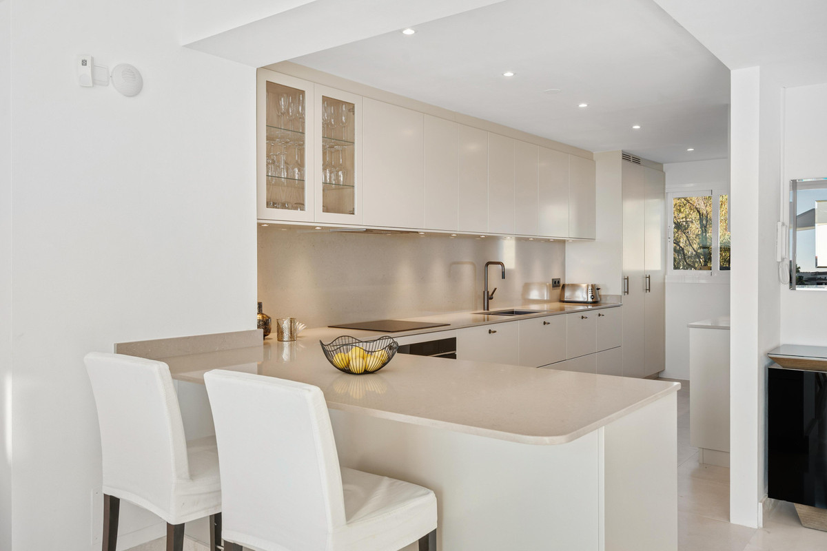 3 Bedroom Apartment for Sale in Nueva Andalucía — view 10