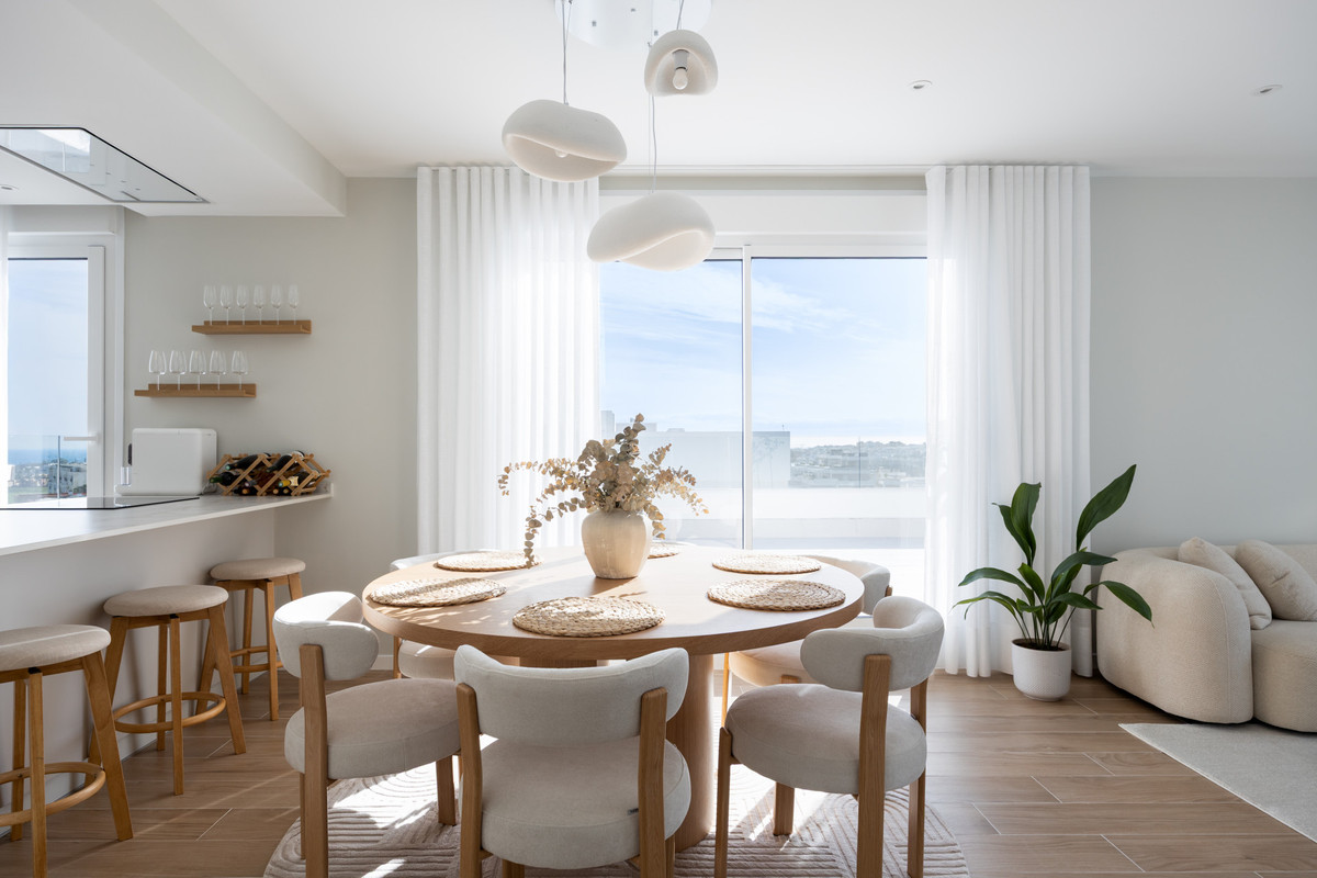 4 Bedroom Apartment for Sale in La Campana — 4