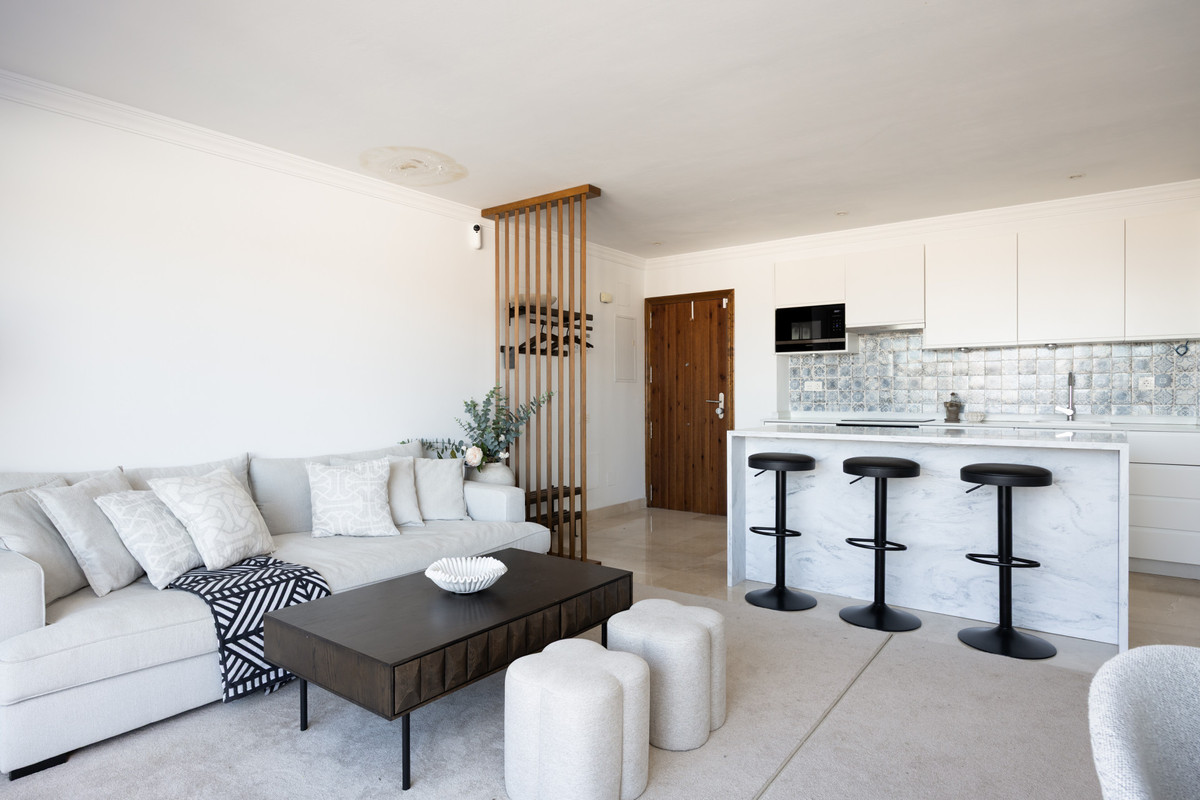3 Bedroom Apartment for Sale in El Paraiso — 3