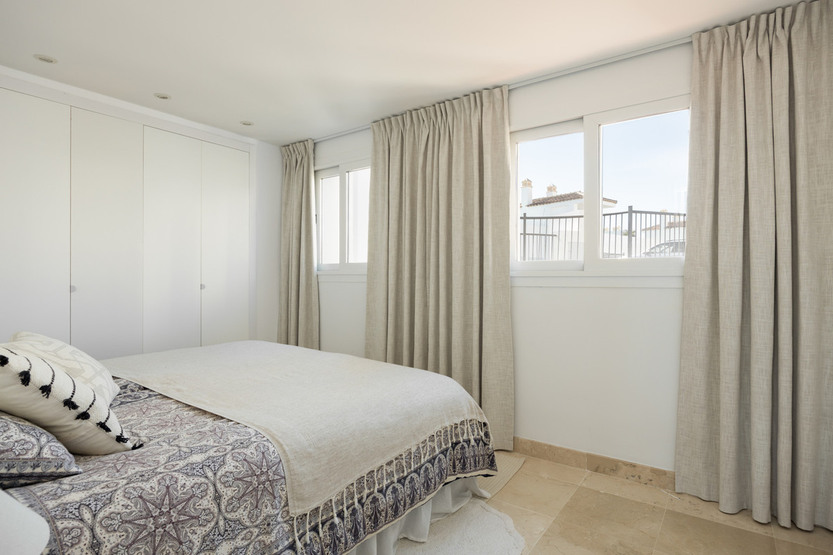 3 Bedroom Apartment for Sale in El Paraiso — view 10
