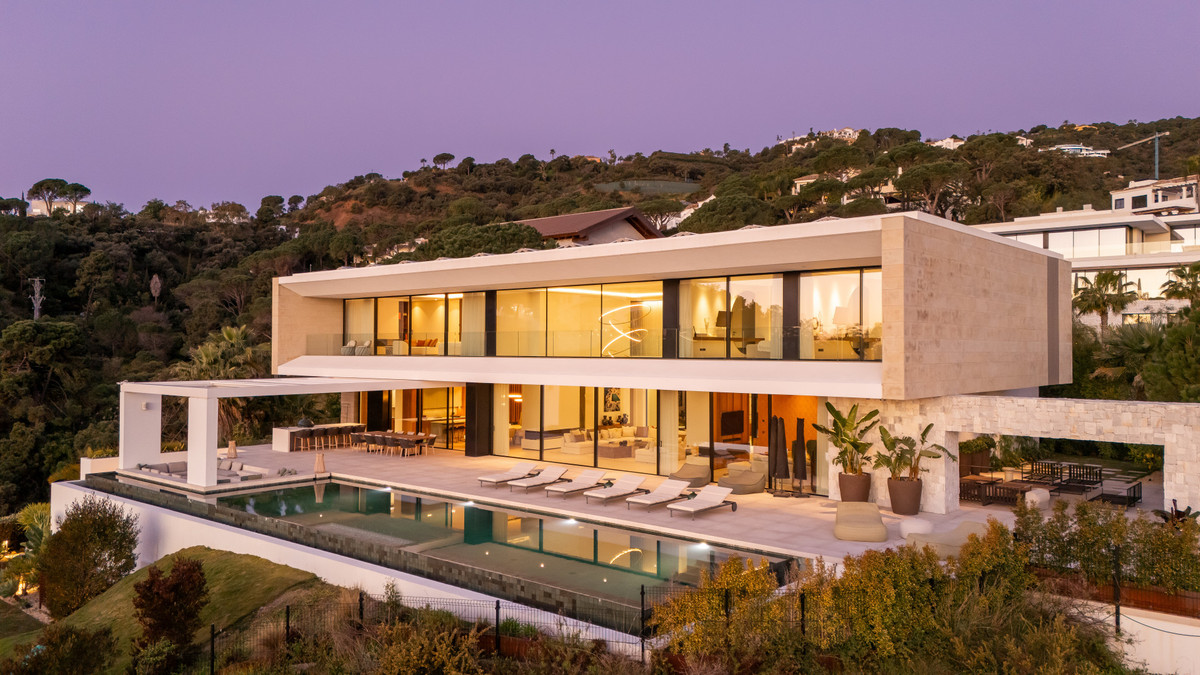 7 Bedroom Villa for Sale in El Madroñal