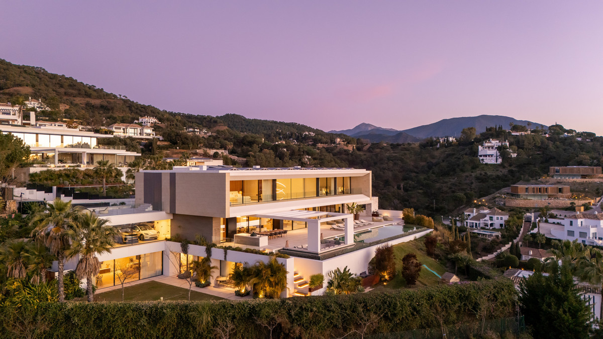 7 Bedroom Villa for Sale in El Madroñal — 2