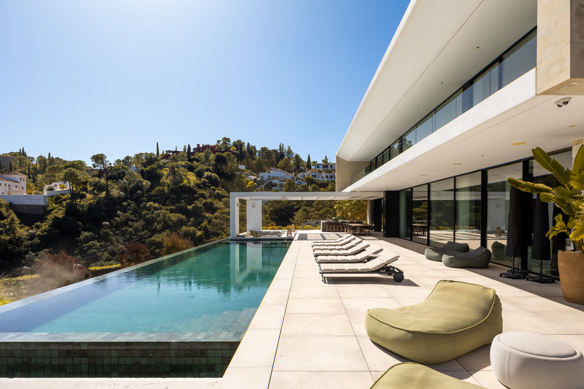 7 Bedroom Villa for Sale in El Madroñal — 3