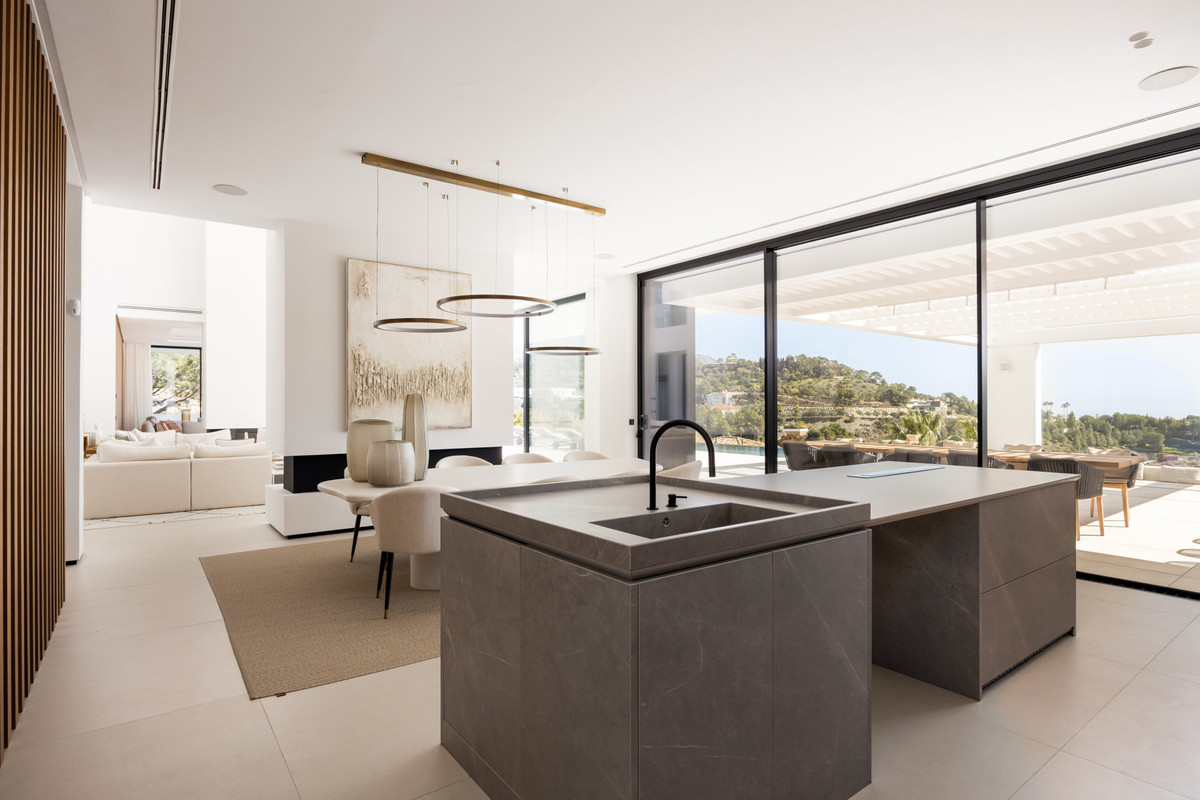 7 Bedroom Villa for Sale in El Madroñal — 6