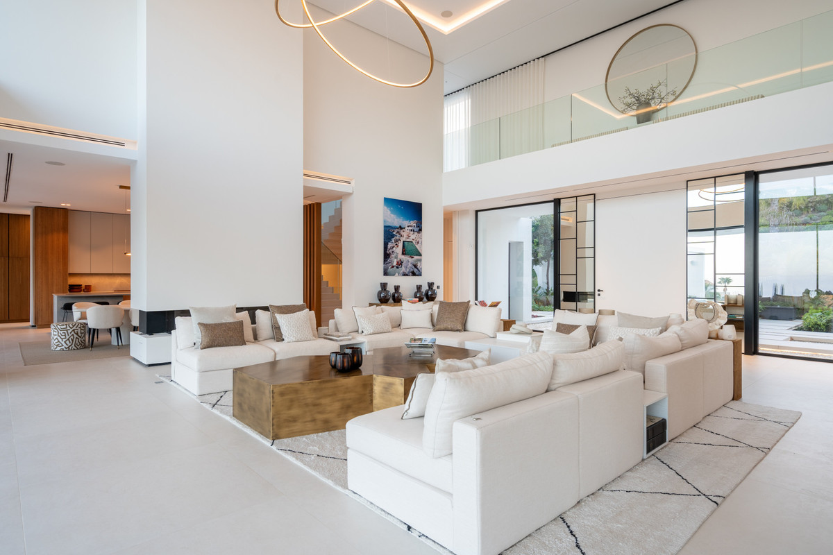 7 Bedroom Villa for Sale in El Madroñal — 8